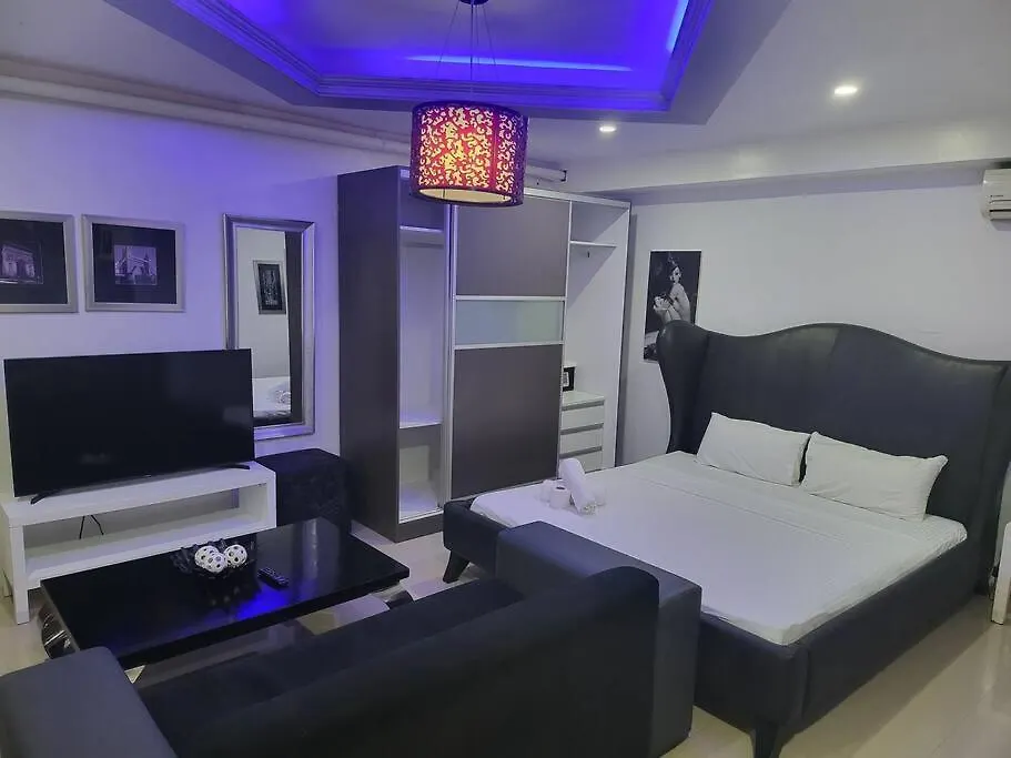 Sheryll Escapes - Kandi Studio By The Pool With Housekeeping, Netflix! Ángeles 0*,  Filipinas