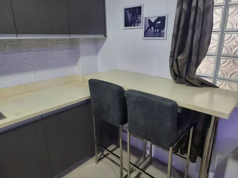 Apartamento Sheryll Escapes - Kandi Studio By The Pool With Housekeeping, Netflix! Ángeles